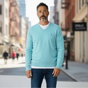 Ralph Lauren Men's Sky Blue V-Neck Sweater Medium